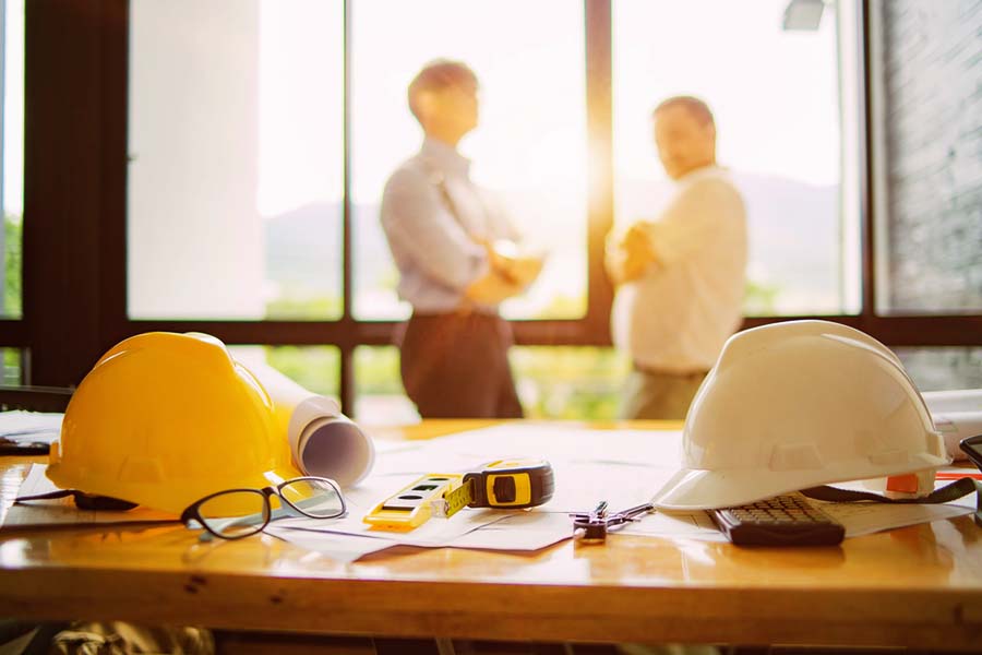 Pros and Cons of Hiring a General Contractor