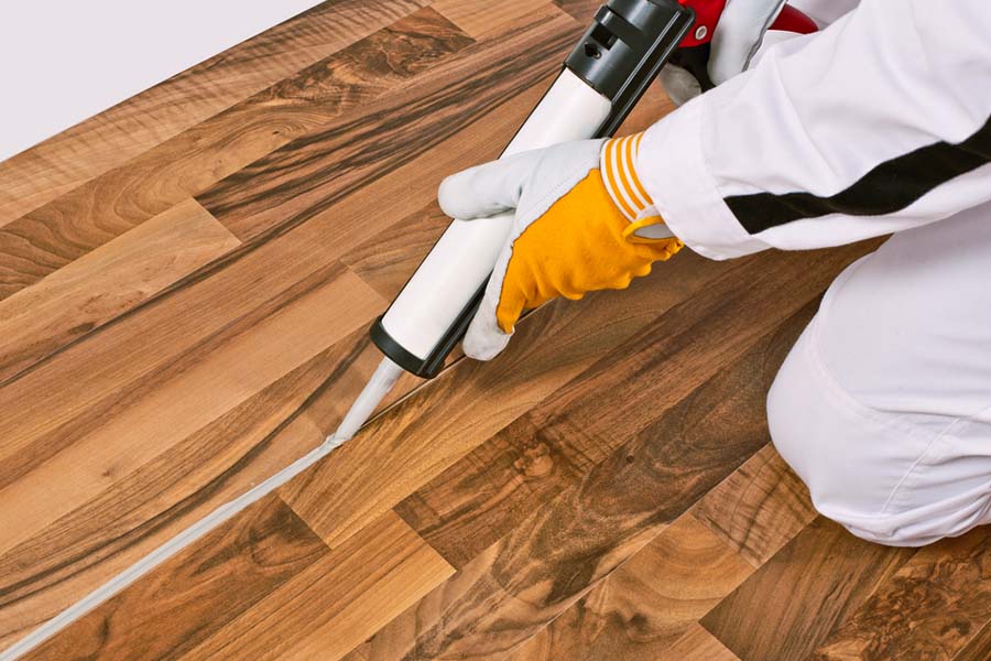 Finishing and sealing the laminate floor