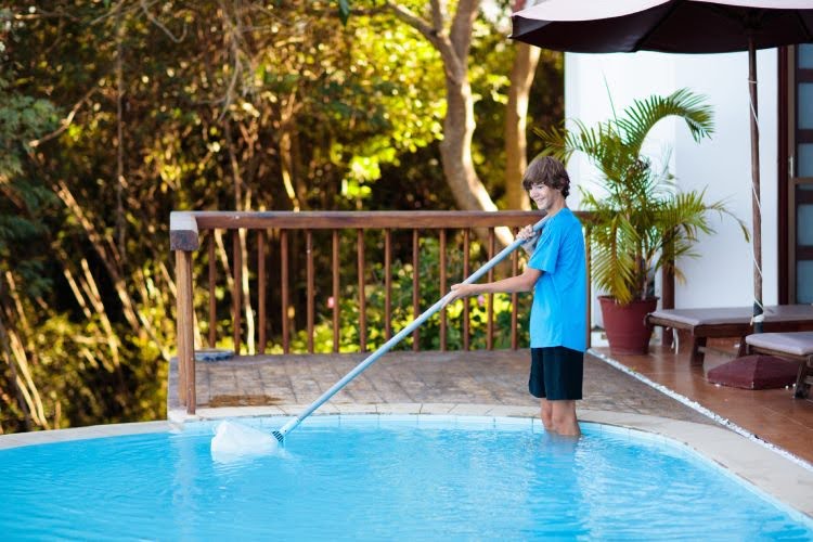 How to Clean a Pool