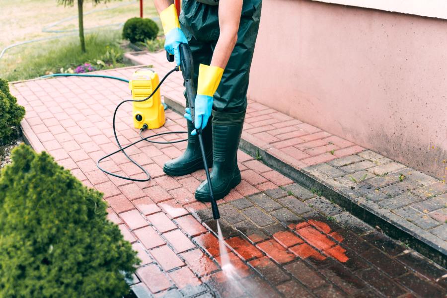 How to Remove Oil From Paving